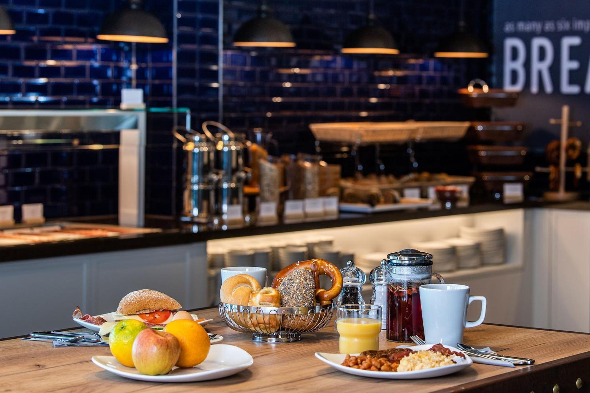 Premier Inn Luebeck City Stadtgraben Екстериор снимка