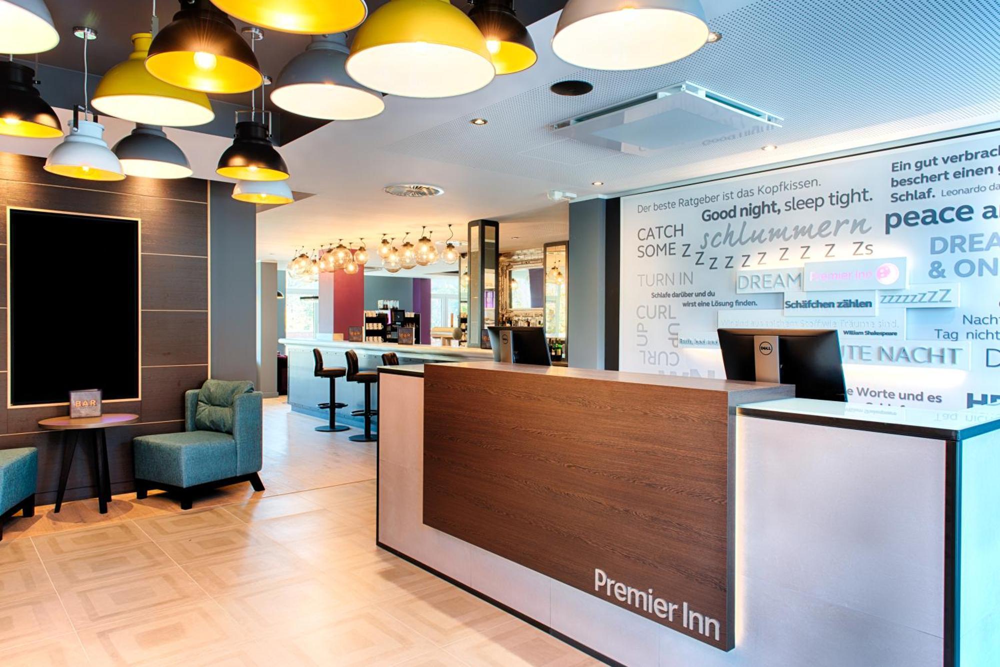 Premier Inn Luebeck City Stadtgraben Екстериор снимка